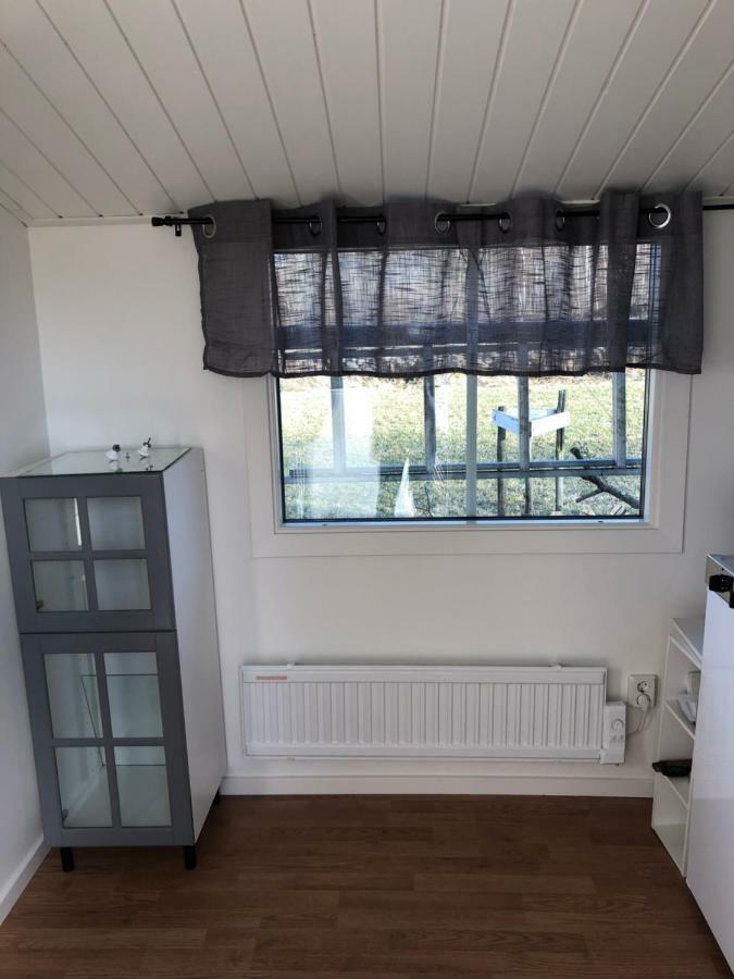 Two Small Guest Houses By Lake Rent Out As One Hjo Exterior foto